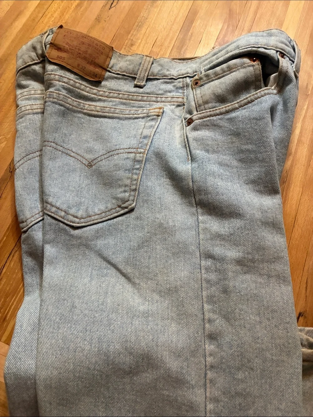 Levi's Men's Relaxed Light Wash Blue Denim Jeans